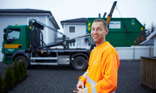 5m3 container kjøres med liftbil.
